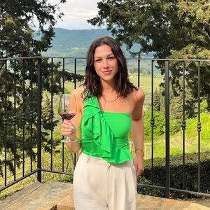 Meet your Posher, Eva